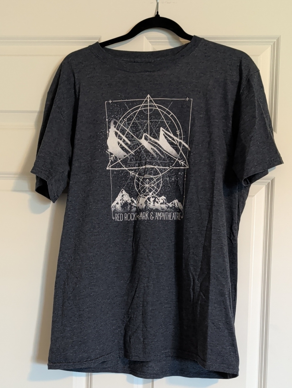 Men's Dark Heather Gray Graphic T-Shirt - Red Rocks Park & Amphitheatre